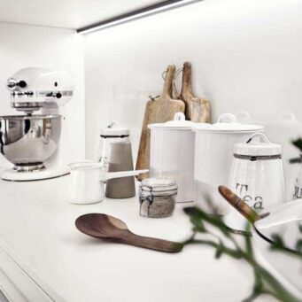 PKC-0023-Popular Island kitchen cabinet in matt white lacquer-Parlun (3)