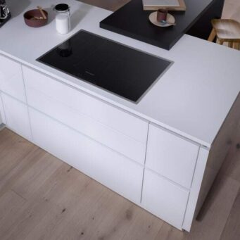 PKC-005-Elegant crystal white U-shaped kitchen cabinet -Parlun (2)